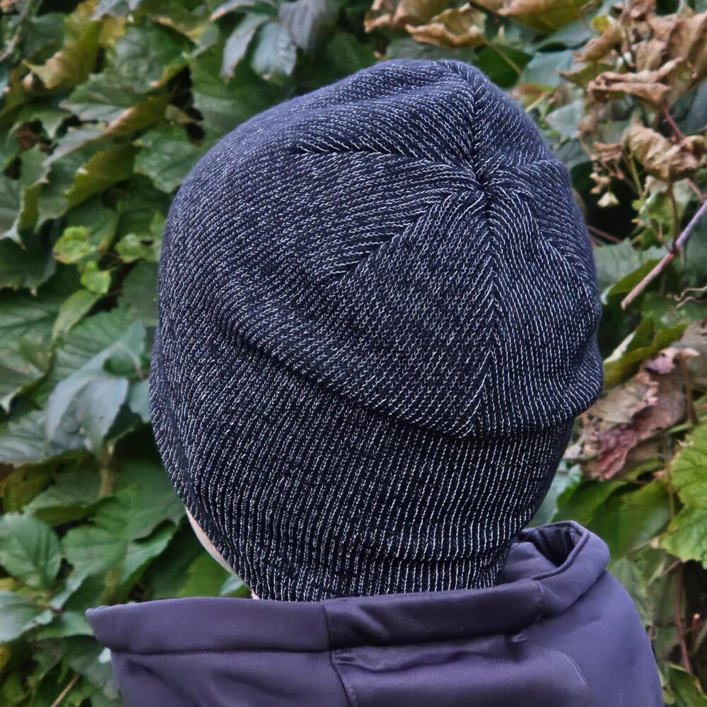 must helkurlõngast talvemüts