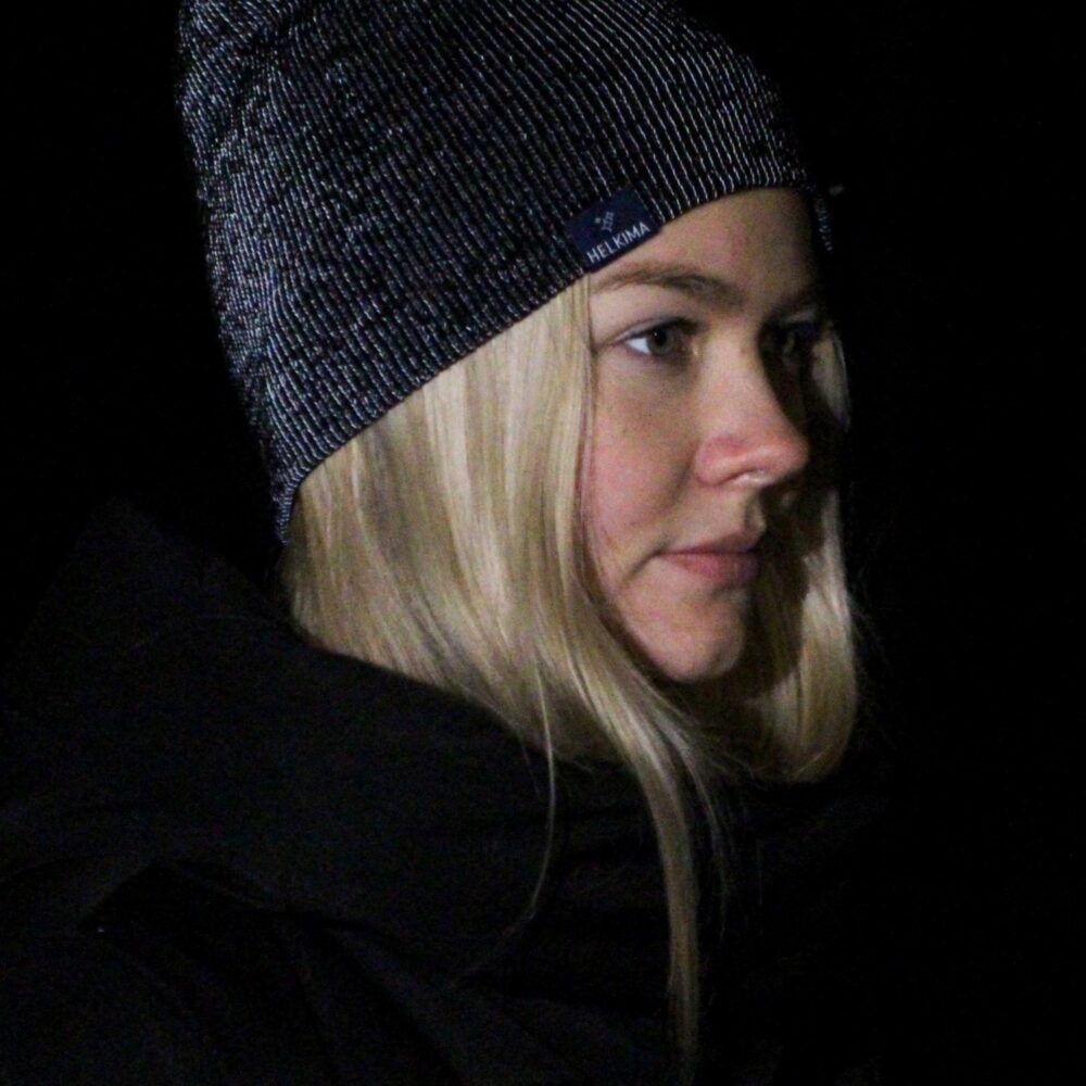 must helkurlõngast talvemüts