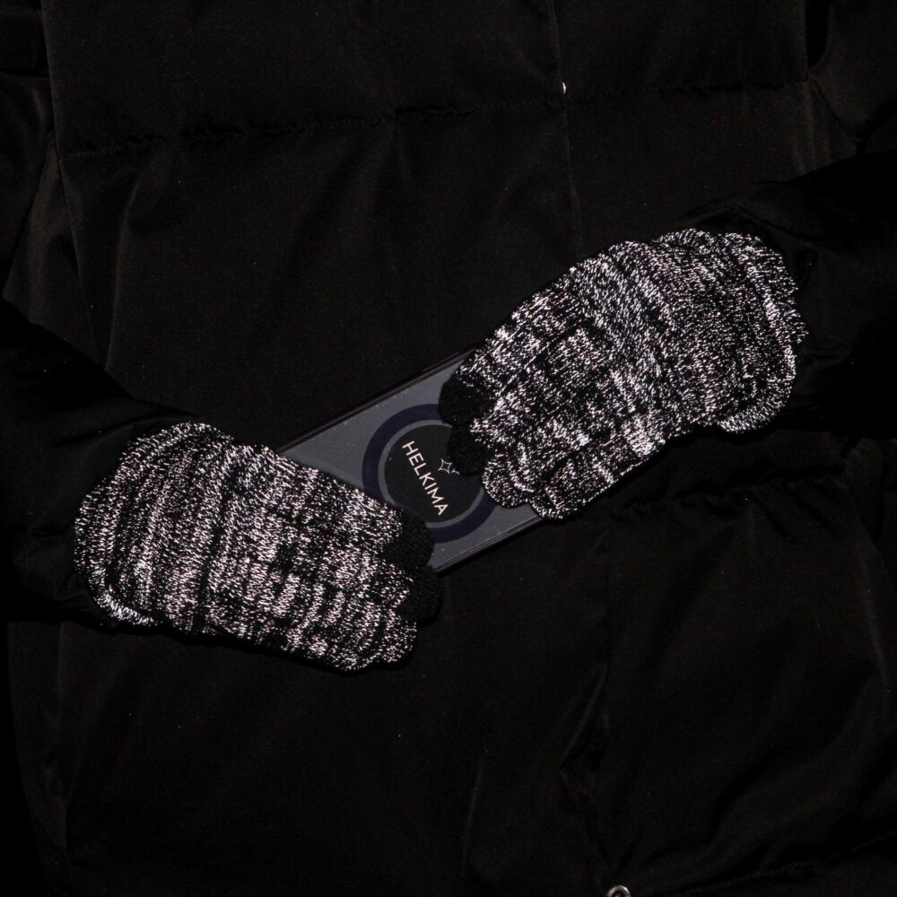 Mustad helkurkindad puutetundlike sõrmeotstega