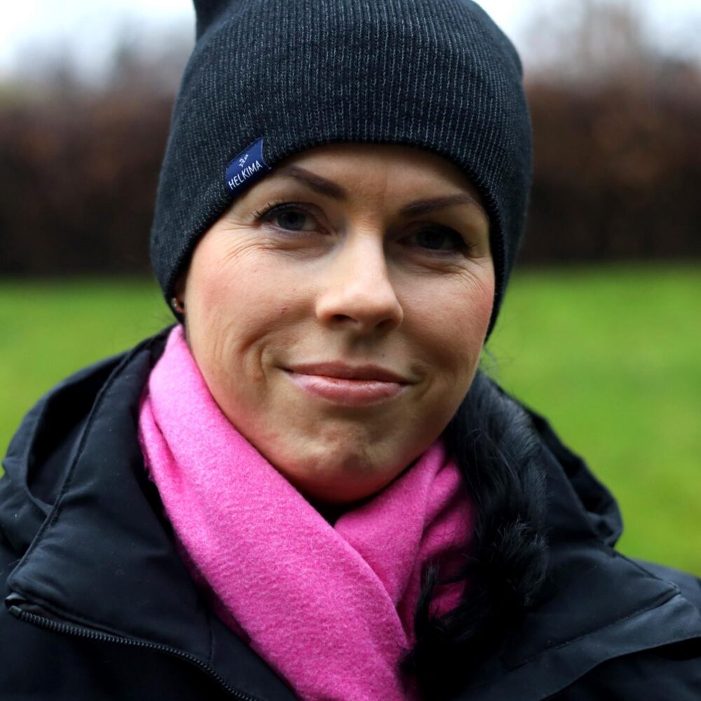 must helkurlõngast talvemüts