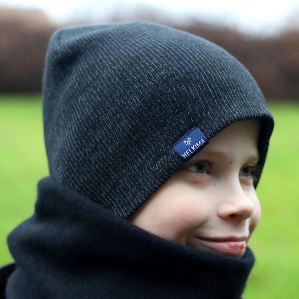 must helkurlõngast talvemüts