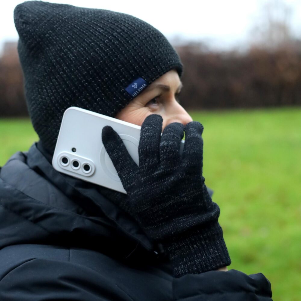 Mustad helkurkindad puutetundlike sõrmeotstega